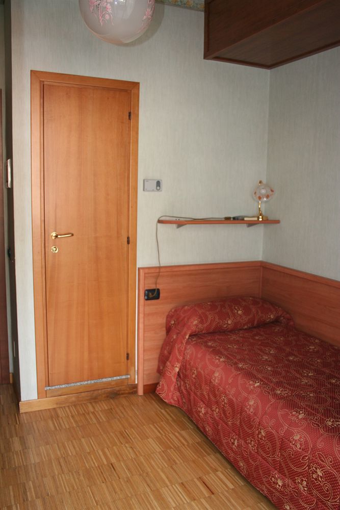 Hotel Migliorati Кастионе дела Презолана Екстериор снимка